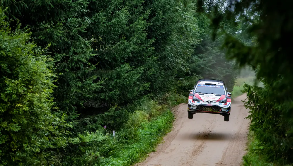 Ogier sigue líder del WRC a falta de tres rallyes