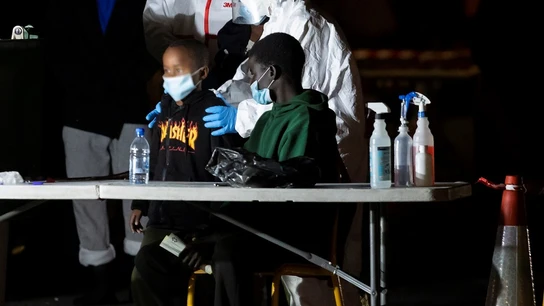 Imagen de migrantes menores en Gran Canaria tras ser rescatados en aguas del Atlántico Imagen de migrantes menores en Gran Canaria tras ser rescatados en aguas del Atlántico