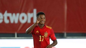 Ansu Fati festeja un gol con España