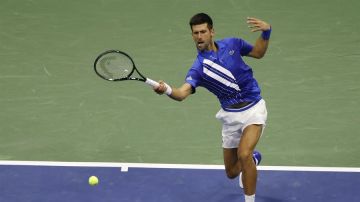 Djokovic, descalificado del US Open tras dar un pelotazo a una jueza de línea