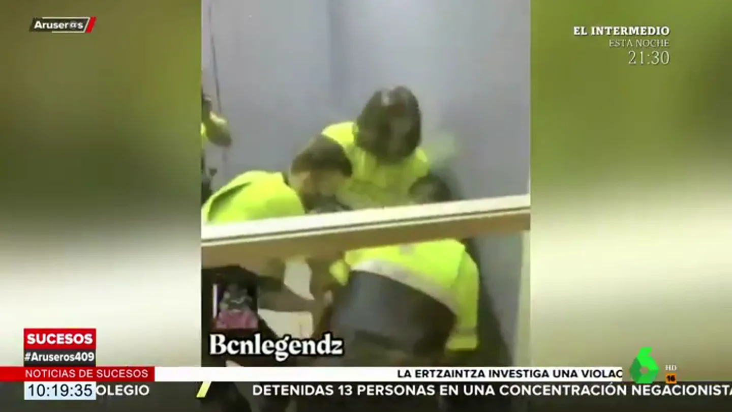Un hombre sin billete muerde y arranca un trozo de pierna a un vigilante de seguridad Un hombre sin billete muerde y arranca un trozo de pierna a un vigilante de seguridad