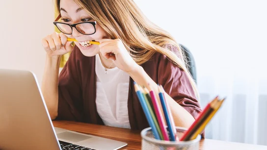 ‘Graduado’ en seis meses y por 300 dólares: la formación en línea que Google equipara a una carrera universitaria Google formación online