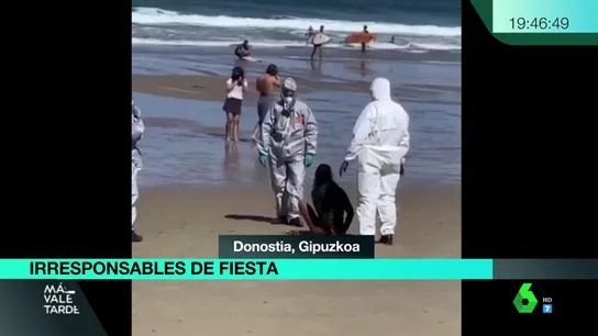 Detienen a una mujer positivo de coronavirus tras saltarse la cuarentena y huir de los agentes para surfear en Donostia Detienen a una mujer positivo de coronavirus tras saltarse la cuarentena y huir de los agentes para surfear en Donostia