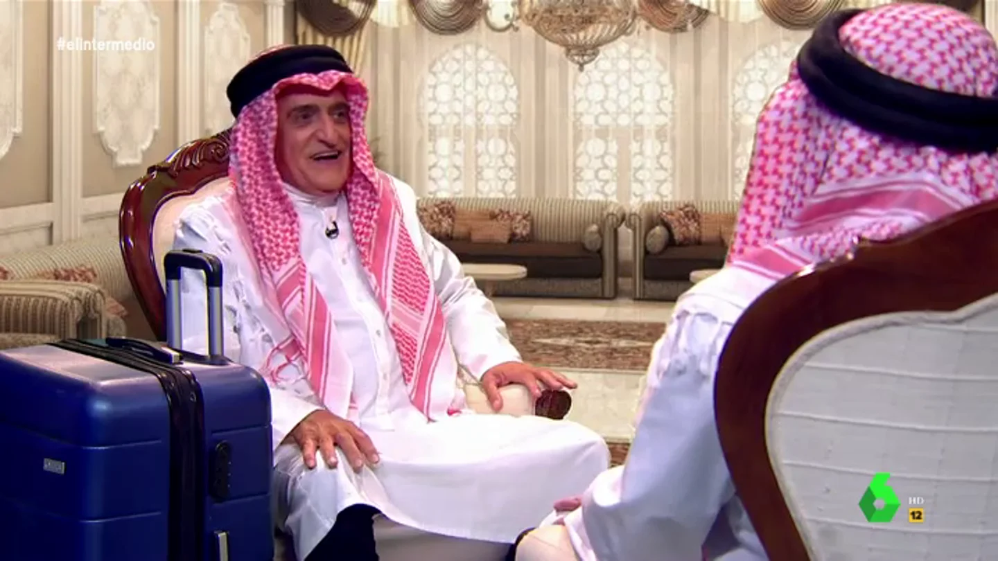 La intima 'conversación' entre Wyoming y el rey Juan Carlos en Abu Dhabi: "¿Qué es eso de trabajar?" La intima 'conversación' entre Wyoming y el rey Juan Carlos en Abu Dhabi: "¿Qué es eso de trabajar?"