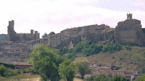 Panorámica de Frías con su Castillo, su Iglesia y sus casas colgadas