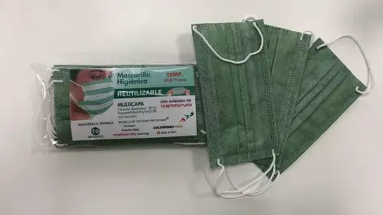 La mascarilla desarrollada con el tejido que cambia de color con el aumento de la fiebre La mascarilla desarrollada con el tejido que cambia de color con el aumento de la fiebre
