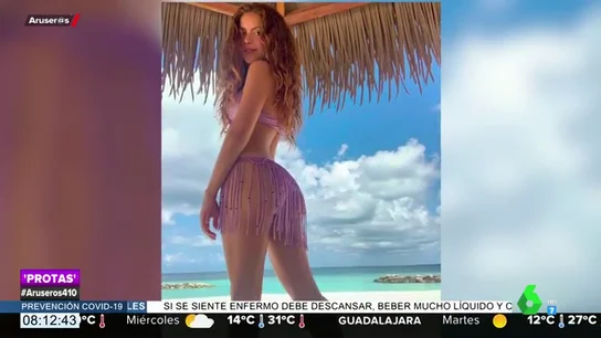 El increíble posado de Shakira en la playa con un bikini muy exótico diseñado por ella El increíble posado de Shakira en la playa con un bikini muy exótico diseñado por ella