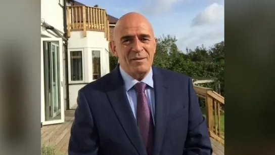 Un hombre de 60 años en paro consigue más de 100 ofertas de empleo tras subir un vídeo a LinkedIn haciendo flexiones Un hombre de 60 años en paro consigue más de 100 ofertas de empleo tras subir un vídeo a LinkedIn haciendo flexiones