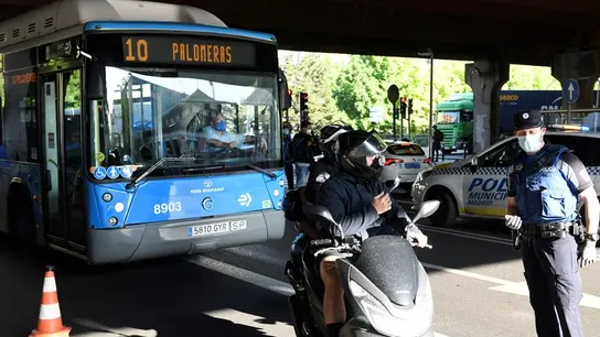 La Policía Local realiza controles este lunes en Puente de Vallecas. La Policía Local realiza controles este lunes en Puente de Vallecas.