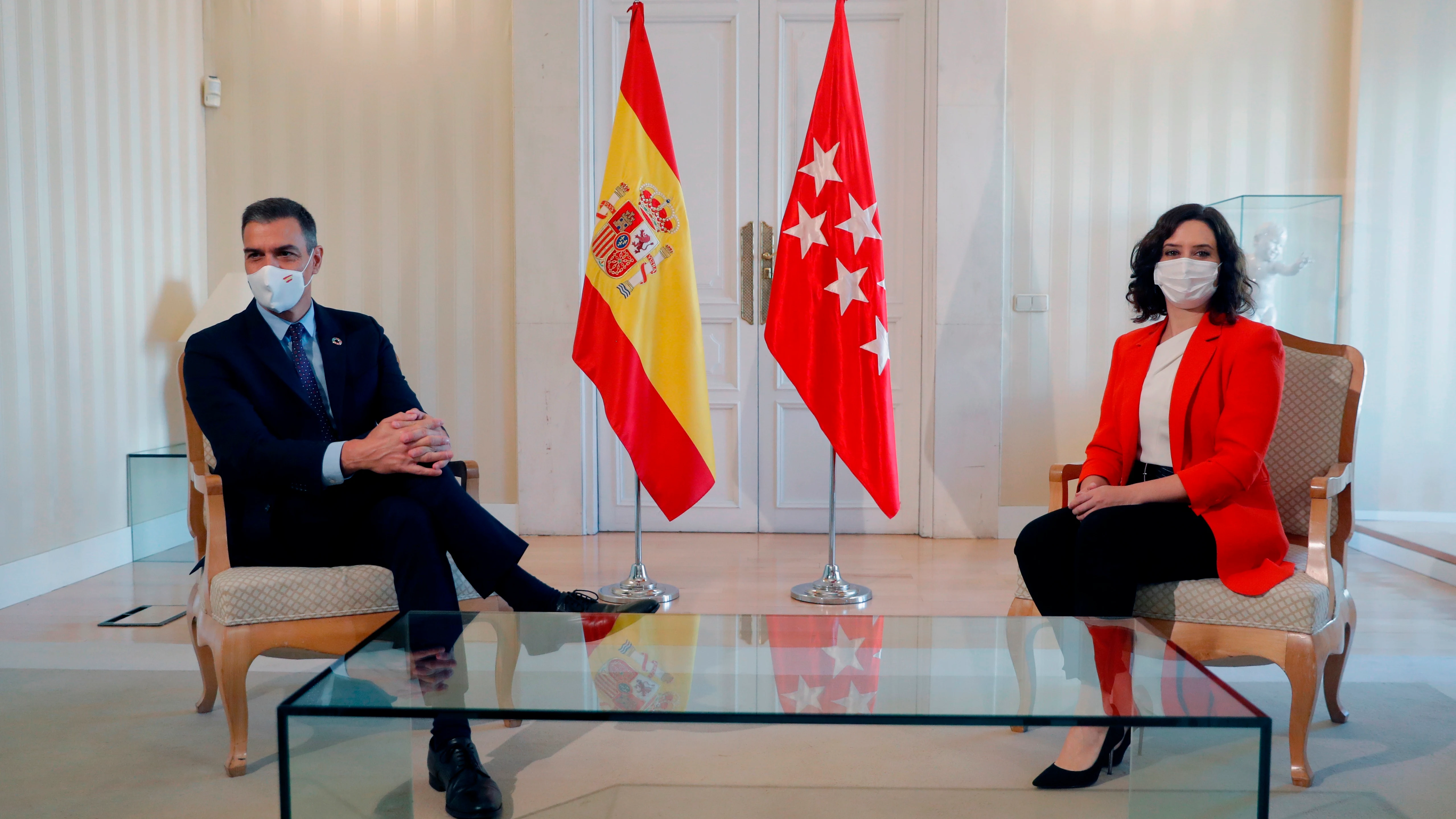 Pedro Sánchez e Isabel Díaz Ayuso se reúnen en la Puerta del Sol de Madrid