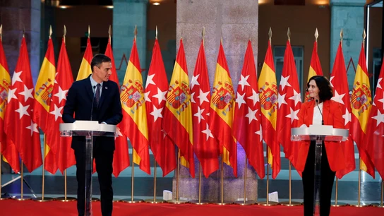 Pedro Sánchez e Isabel Díaz Ayuso comparecen tras su reunión en la Puerta del Sol Pedro Sánchez e Isabel Díaz Ayuso comparecen tras su reunión en la Puerta del Sol