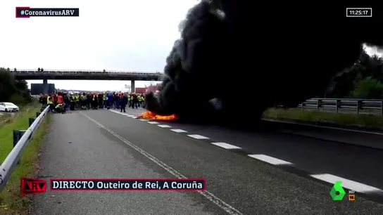 Los trabajadores de Alcoa cortan la A-6 con barricadas con fuego en una semana decisiva en las negociaciones de la fábrica Los trabajadores de Alcoa cortan la A-6 con barricadas con fuego en una semana decisiva en las negociaciones de la fábrica