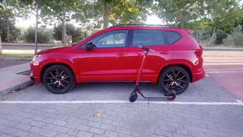 Cupra Ateca y Patinete SEAT Cupra Ateca y Patinete SEAT