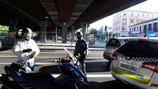 Efectivos de la Policía Local realizan controles en Puente de Vallecas. Efectivos de la Policía Local realizan controles en Puente de Vallecas.