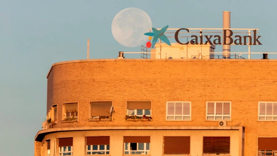 Sede de CaixaBank Así te afecta la fusión de CaixaBank y Bankia si eres cliente