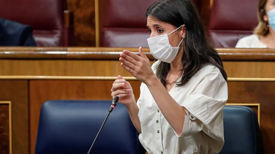 La ministra de Igualdad, Irene Montero, durante su intervención en la sesión de control al Gobierno.