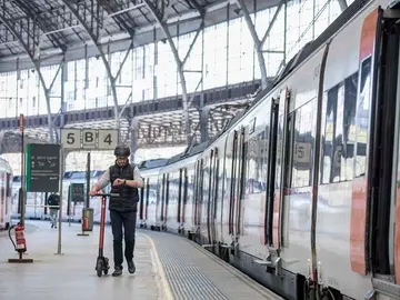 Cupra Ateca y patinete SEAT Cupra Ateca y patinete SEAT