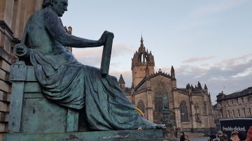 Estatua David Hume