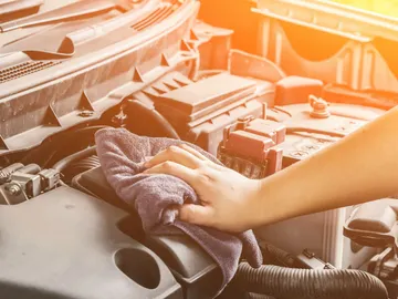 Mantener el motor limpio es una parte importante del mantenimiento del vehículo Mantener el motor limpio es una parte importante del mantenimiento del vehículo