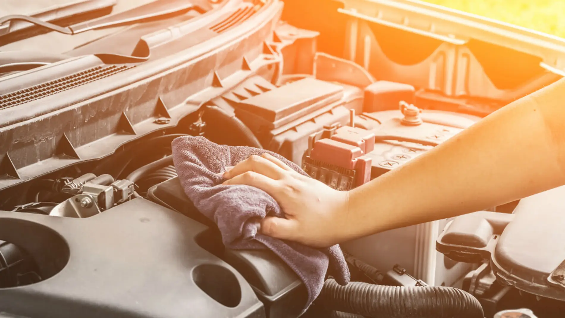 Mantener el motor limpio es una parte importante del mantenimiento del vehículo