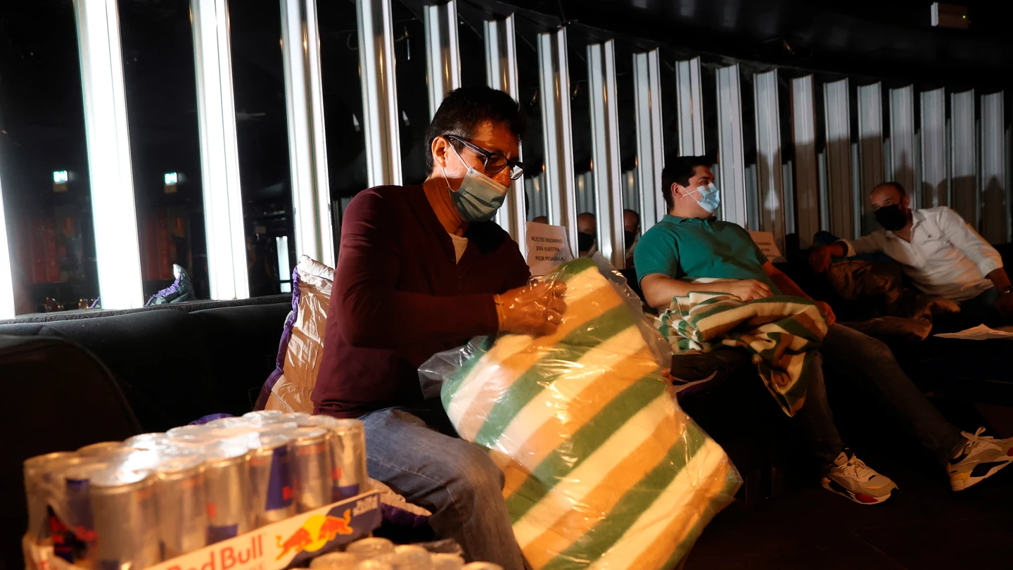 Empresarios del ocio nocturno se encierran en sus locales para reclamar una ampliación de los ERTE Empresarios del ocio nocturno se encierran en sus locales para reclamar una ampliación de los ERTE