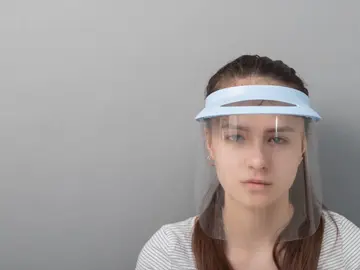 Por qué la pantalla facial no protege contra la COVID-19 Por qué la pantalla facial no protege contra la COVID-19