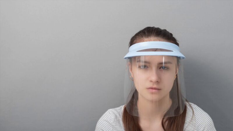 Por qué la pantalla facial no protege contra la COVID-19