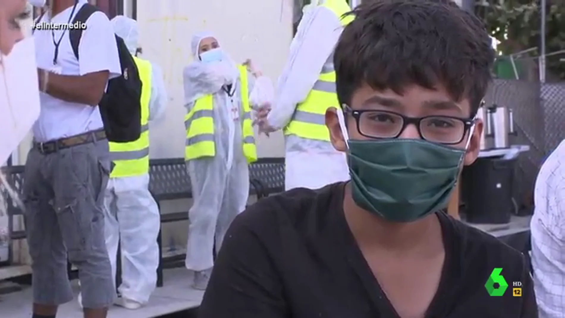 Un joven migrante afgano de 14 años que lucha por poder ir a Alemania y estudiar Informática.