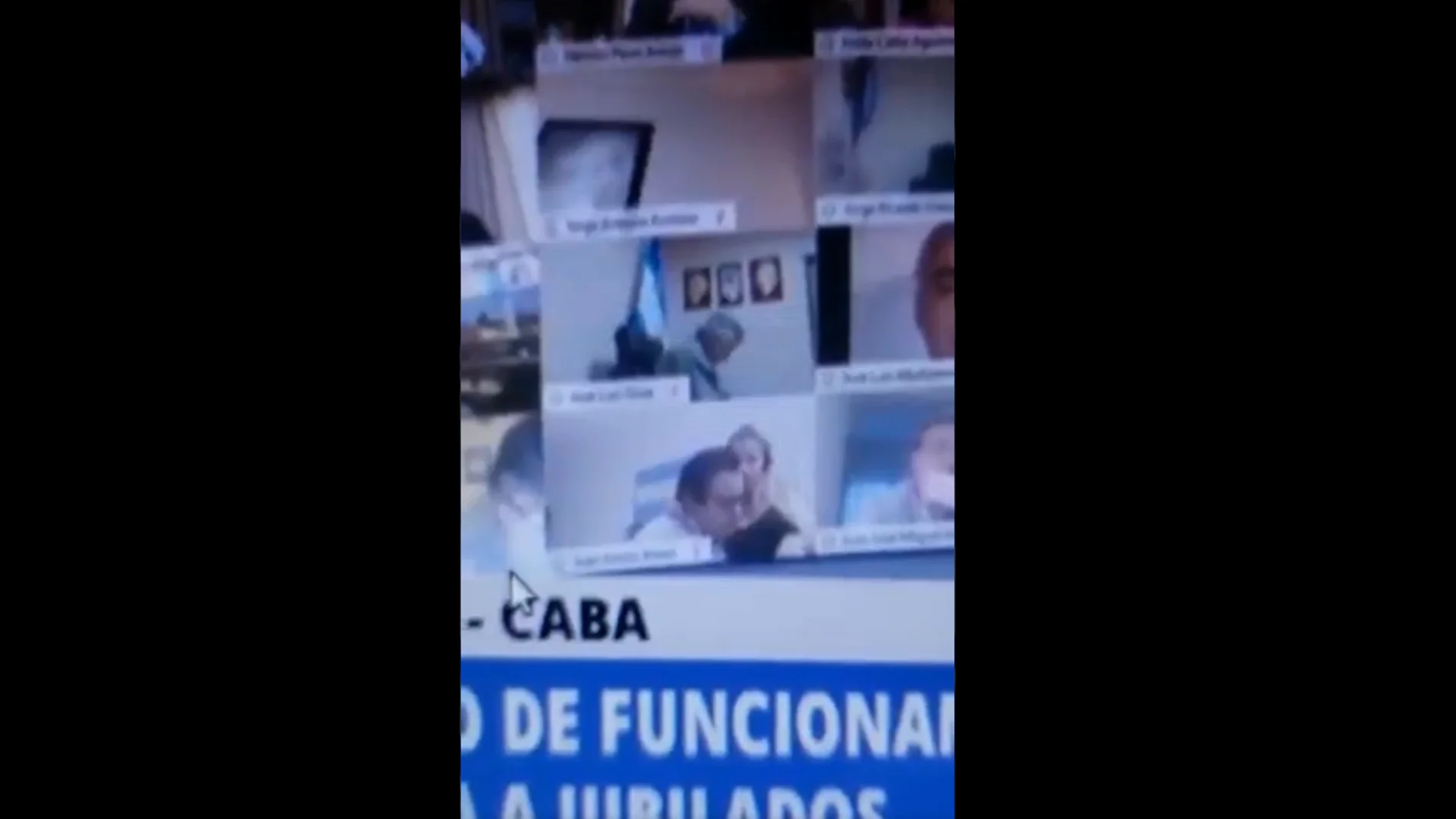 Juan Emilio Ameri besa en los pechos a una mujer durante una sesión virtual del Congreso