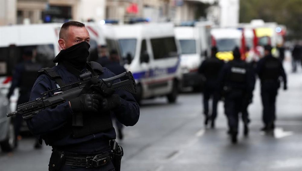 Cuatro heridos en un ataque con cuchillo en París cerca de 'Charlie Hebdo'