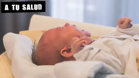 Imagen de archivo de un bebé llorando Imagen de archivo de un bebé llorando