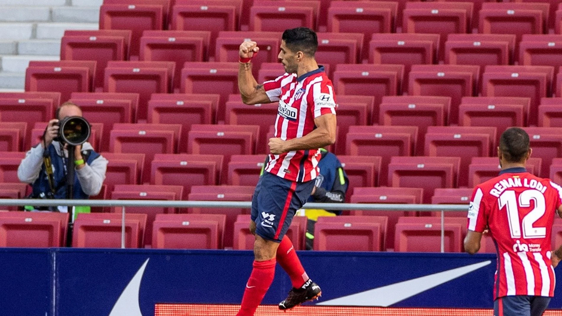 Luis Suárez celebra un gol con el Atlético