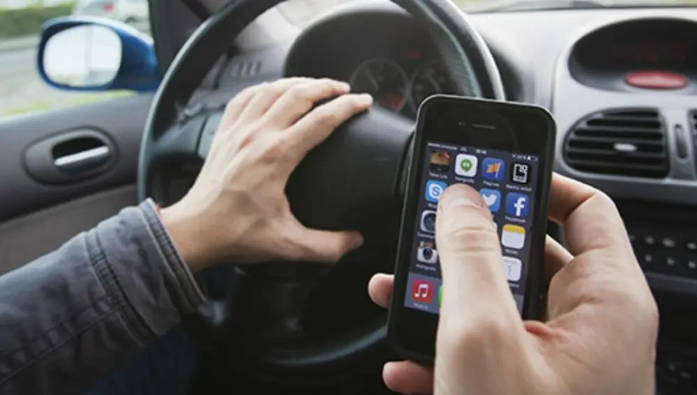 Conducir con el móvil en las manos