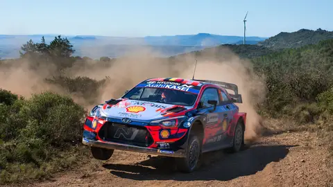 Thierry Neuville es tercer por delante de los Toyota  Thierry Neuville es tercer por delante de los Toyota