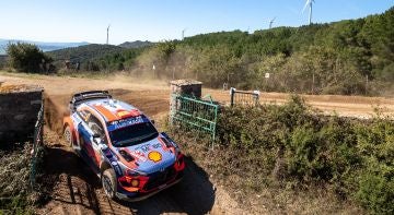 Dani Sordo es líder destacado tras seis tramos