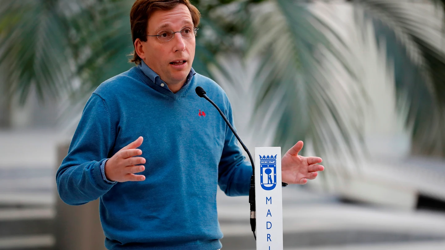 El alcalde de Madrid, José Luis Martínez-Almeida, realiza unas declaraciones a los medios después de recorrer el paseo del Prado El alcalde de Madrid, José Luis Martínez-Almeida, realiza unas declaraciones a los medios.