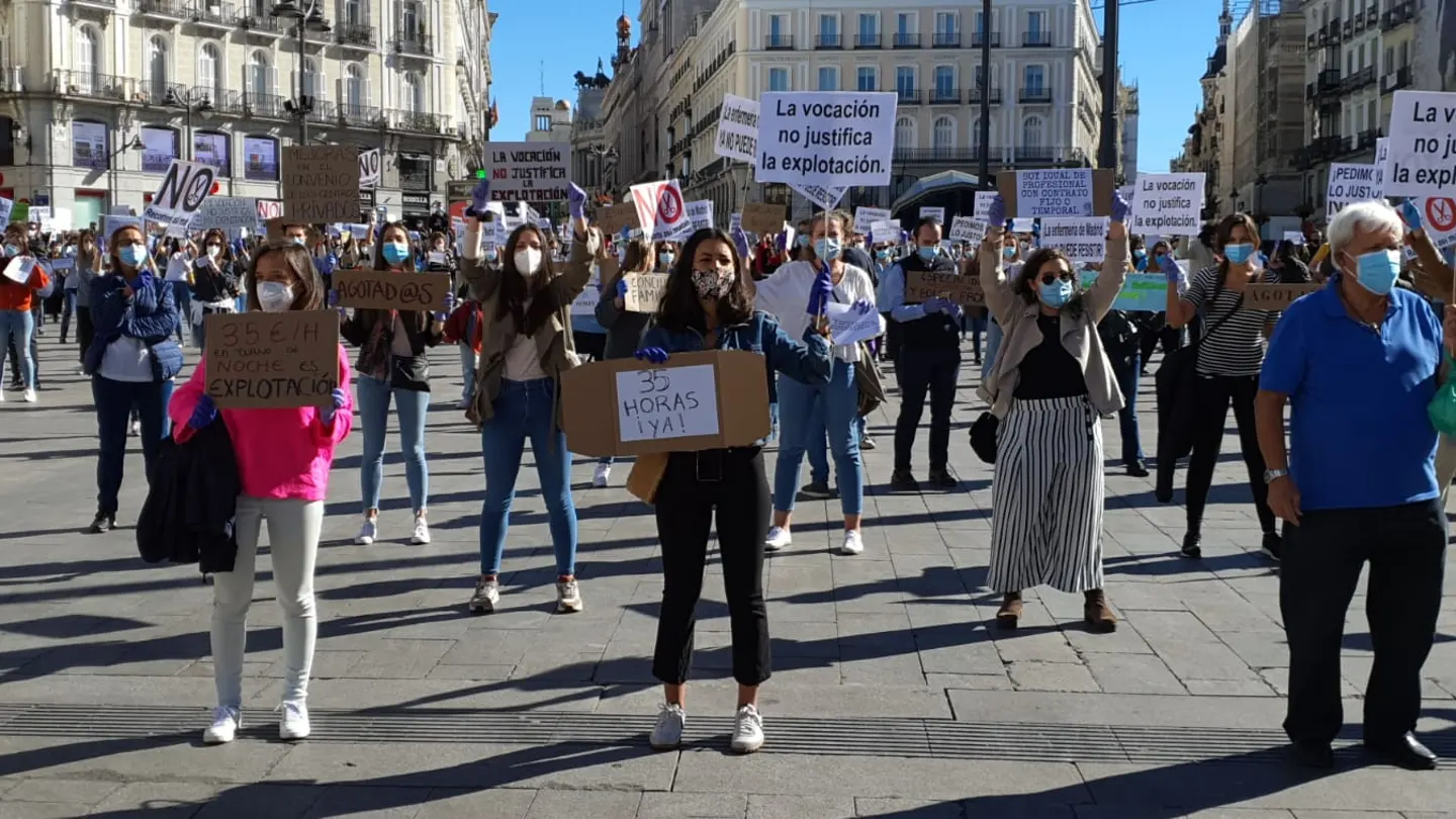Protestas del colectivo de la Enfermería frente a la Presidencia de la Comunidad de Madrid Protestas del colectivo de la Enfermería frente a la Presidencia de la Comunidad de Madrid
