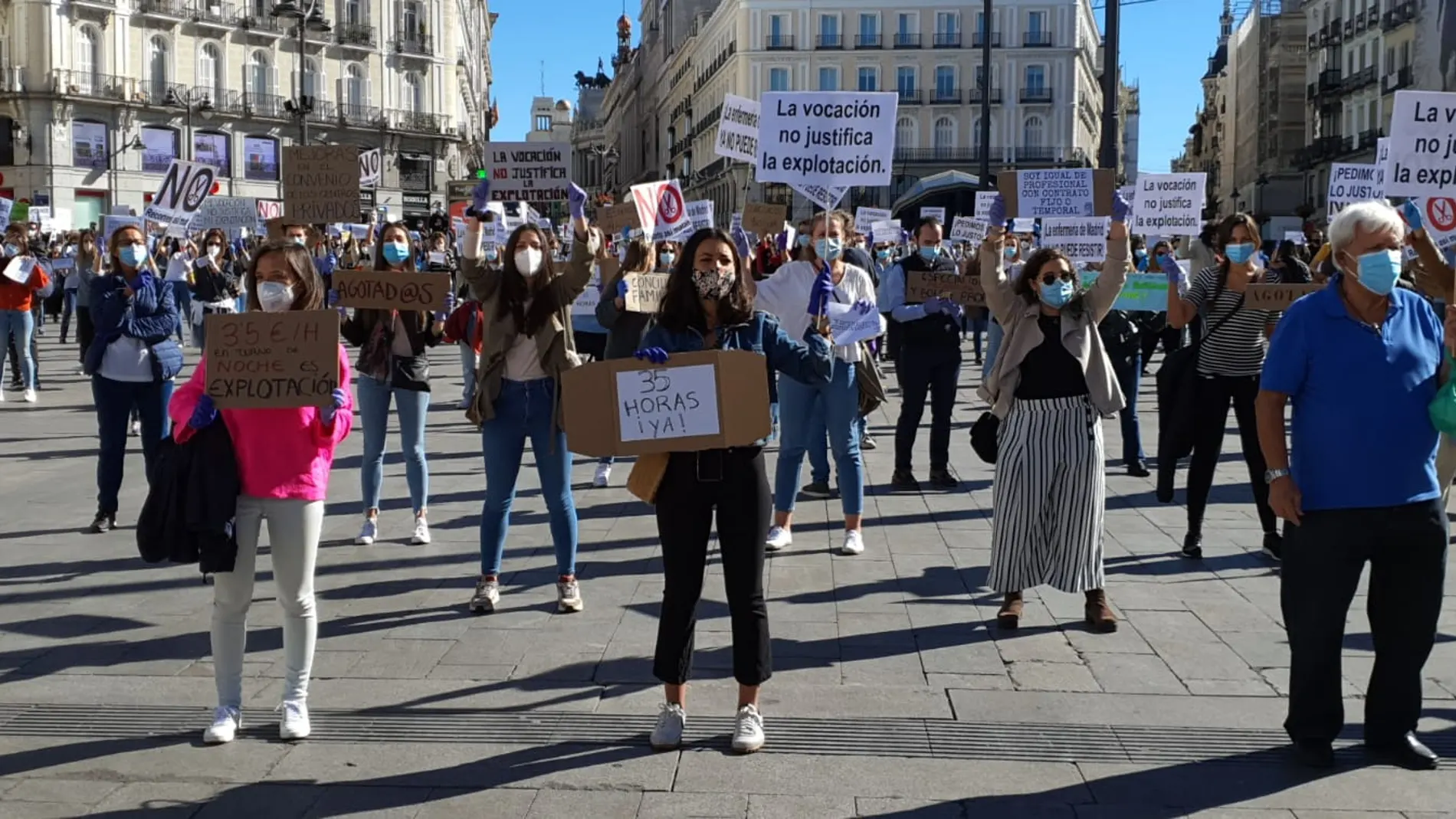 Protestas del colectivo de la Enfermería frente a la Presidencia de la Comunidad de Madrid