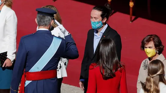 El rey Felipe VI saluda al vicepresidente segundo, Pablo Iglesias El rey Felipe VI saluda al vicepresidente segundo, Pablo Iglesias