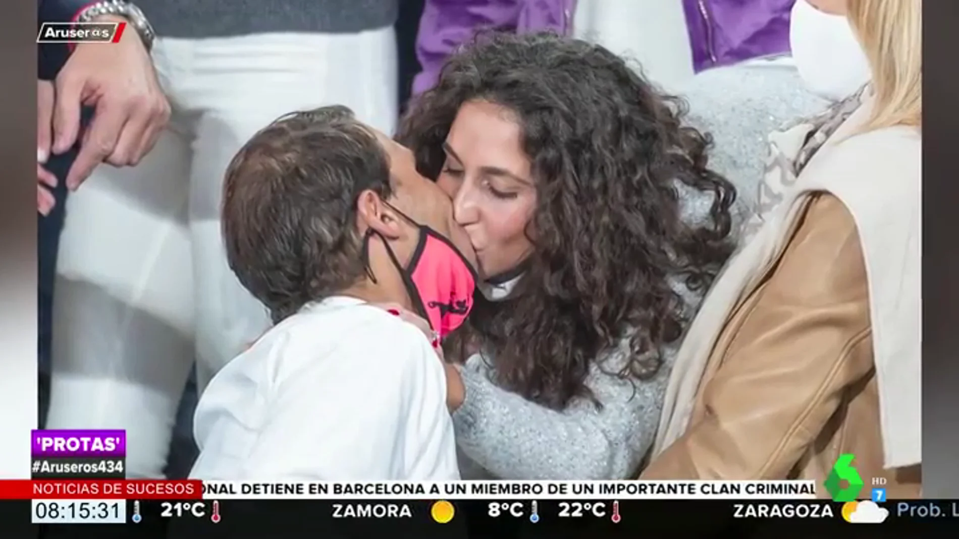 El apasionado beso con el que Rafa Nadal y Mery Perelló celebran la victoria en Roland Garros