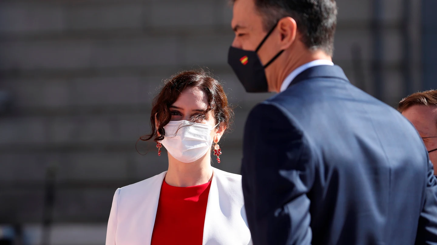 Isabel Díaz Ayuso junto a Pedro Sánchez en un acto el 12 de octubre Isabel Díaz Ayuso junto a Pedro Sánchez en un acto el 12 de octubre