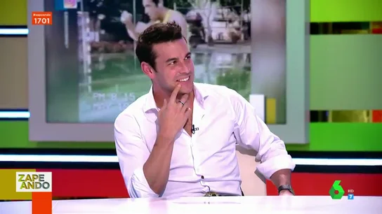 Valeria Ros pone colorado a Mario Casas al tirarle los tejos en directo: "Perdona, no era mi intención" Valeria Ros pone colorado a Mario Casas al tirarle los tejos en directo: "Perdona, no era mi intención"