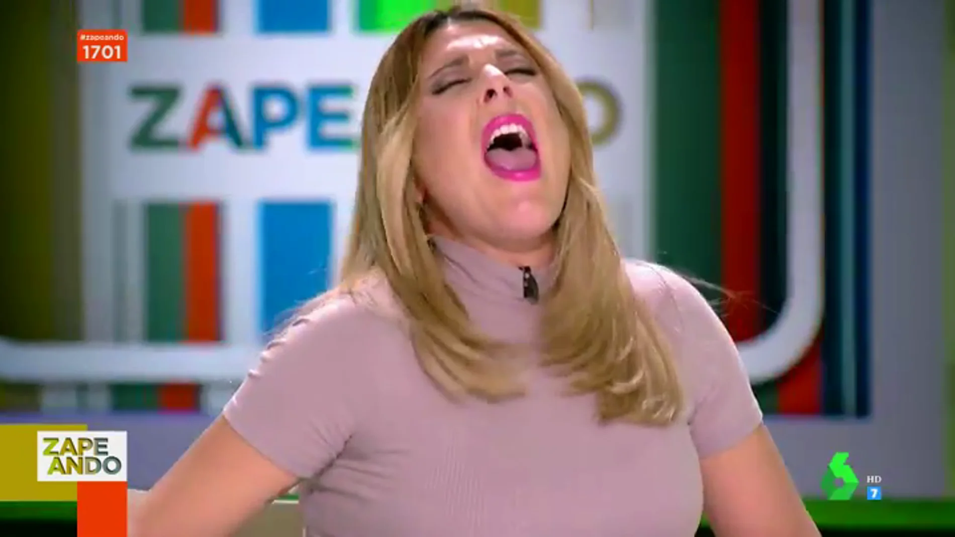 Valeria Ros lo da todo cantando 'Mamma Mia' en pleno directo de Zapeando