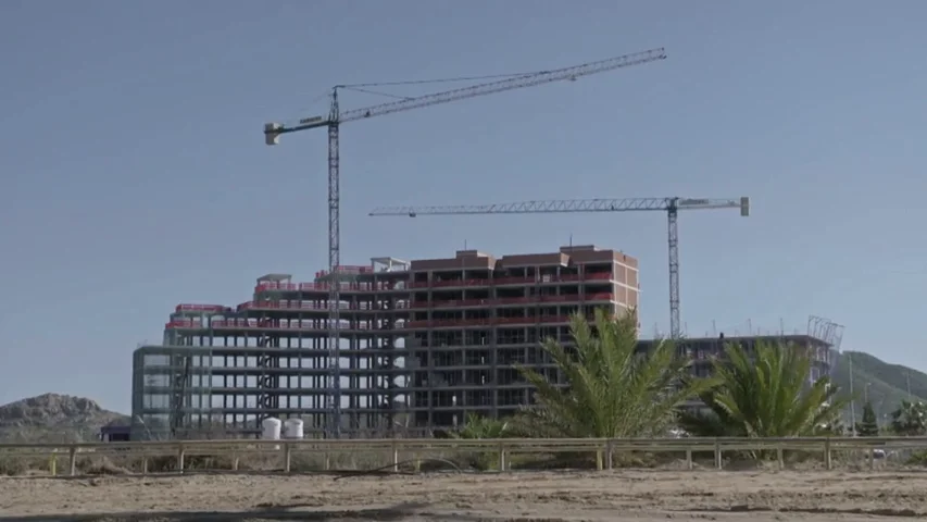 La Manga del Mar Menor, uno de los mayores desastres urbanísticos del litoral español: "¡Es una aberración!"