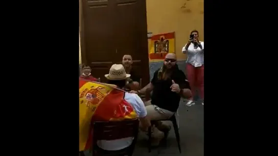 El grupo que increpó al joven El grupo que increpó al joven