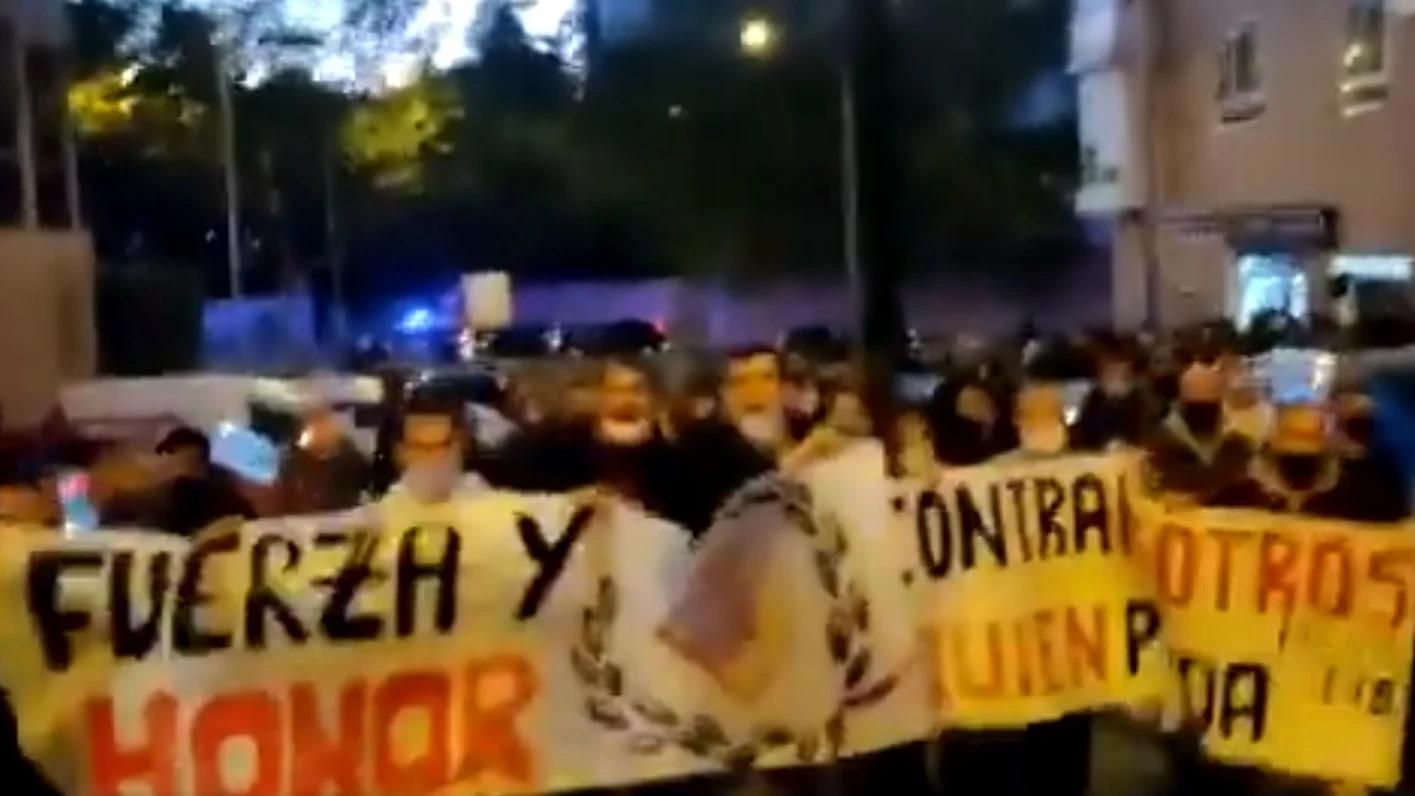 Imagen de las pancartas en la protesta de San Blas.