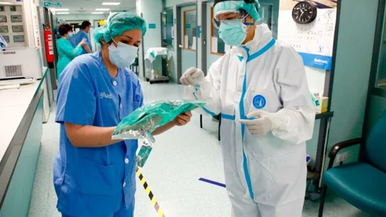 Sanitarios en la UCI Sanitarios en la UCI