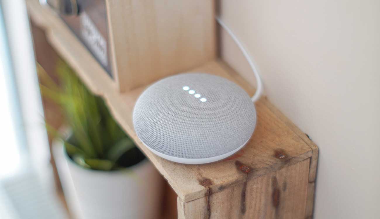 Un altavoz Google Home Mini
