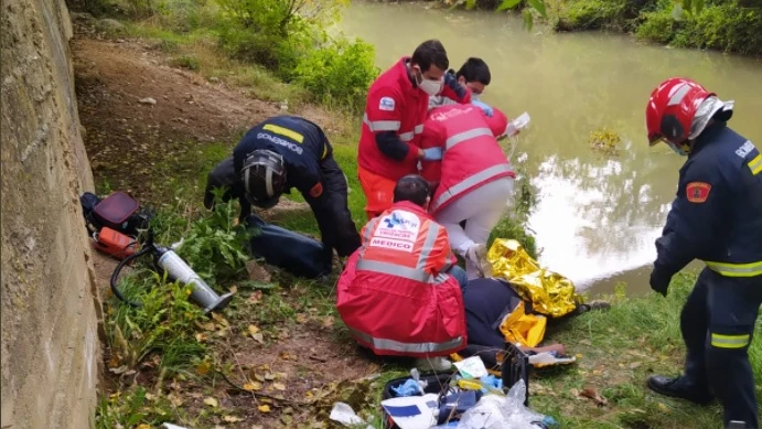 El hombre fue atendido por los Servicios de Emergencias.