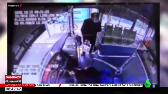 La entra&ntilde;able reacci&oacute;n de un jubilado cuando le dicen en el autob&uacute;s que puede pagar con el m&oacute;vil